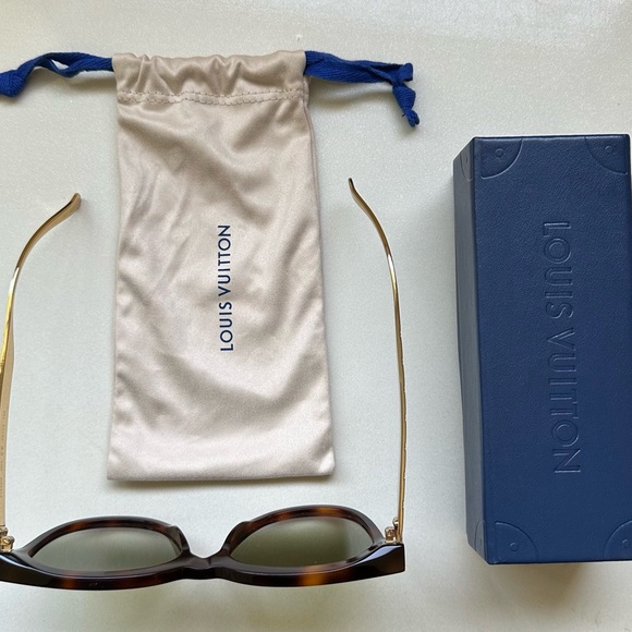 Louis Vuitton Sunglasses - Picture 2 of 7